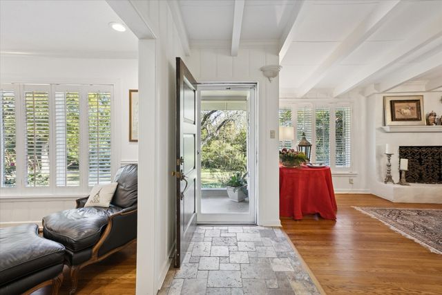 204 Vanshire Road E, Lakeside, TX 76108