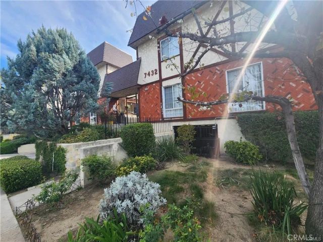 7432 Hazeltine 7, Van Nuys, CA 91405