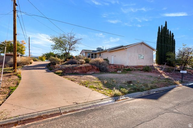 711 E SCENIC DR, Washington, UT 84780