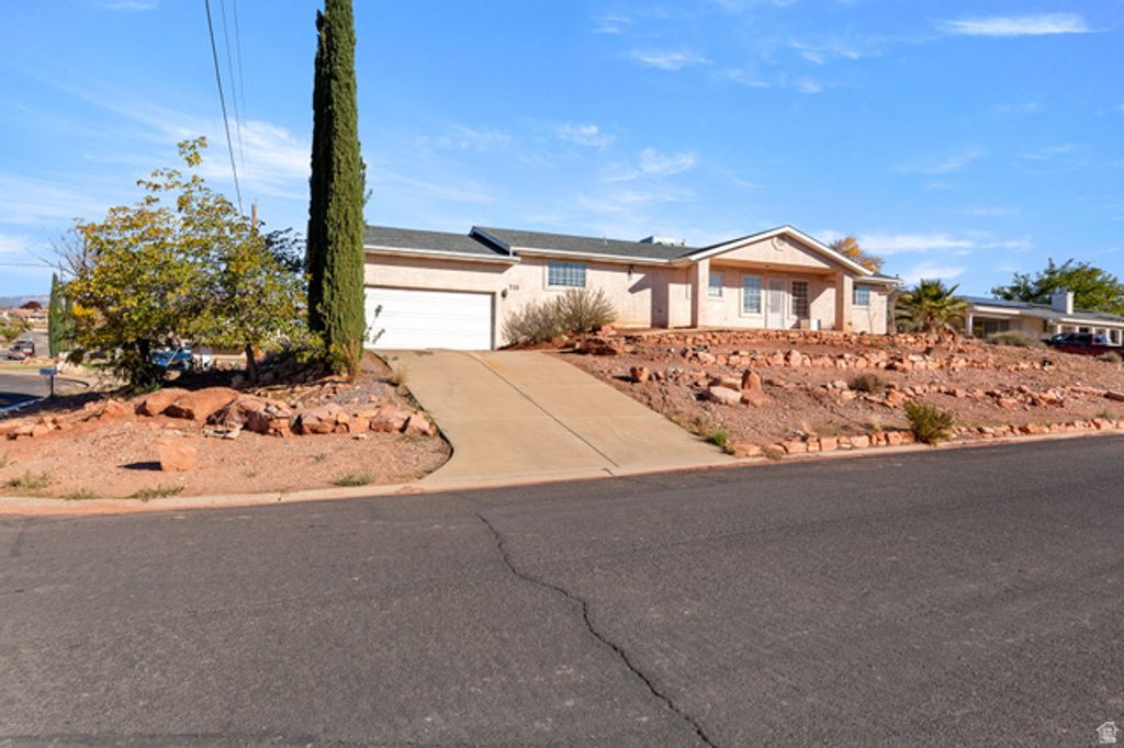711 E SCENIC DR, Washington, UT 84780