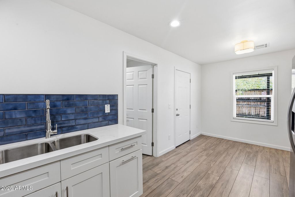 Image 17 of property listing at 1005 E MARIPOSA Street, Phoenix, AZ 85014