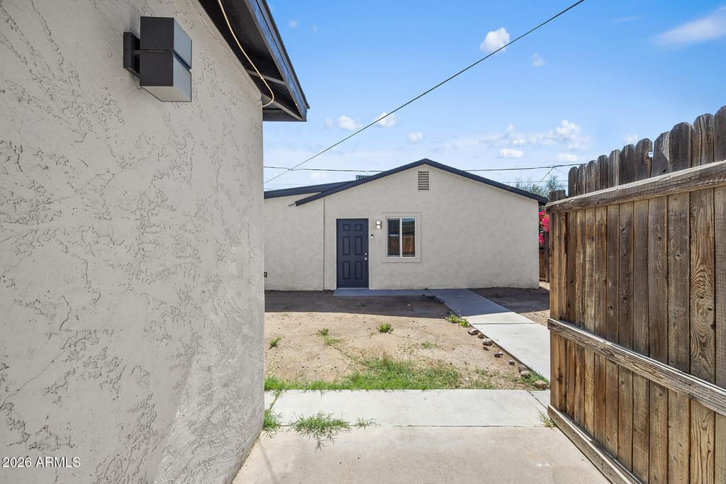 Image 45 of property listing at 1005 E MARIPOSA Street, Phoenix, AZ 85014