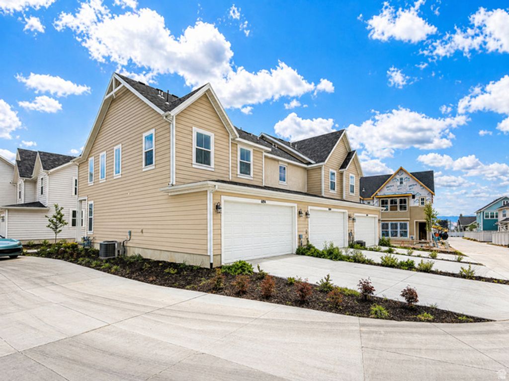 Image 3 of property listing at 6891 W SOUTH JORDAN PKWY #329, South Jordan, UT 84009