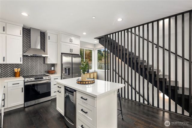 4018 Beach Drive SW, Seattle, WA 98116