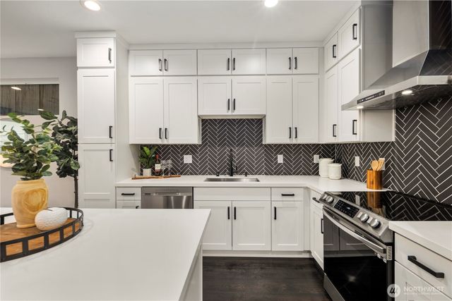 4018 Beach Drive SW, Seattle, WA 98116