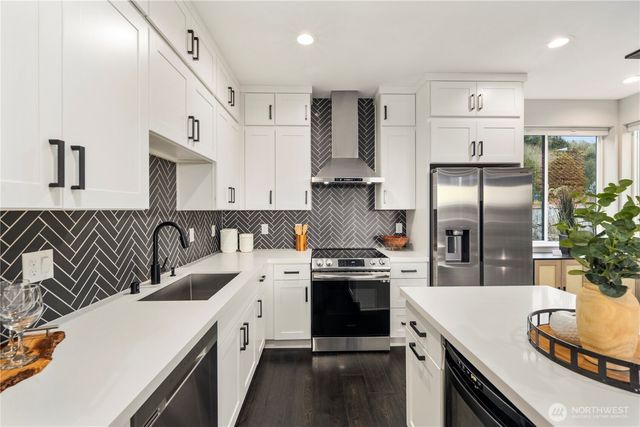 4018 Beach Drive SW, Seattle, WA 98116