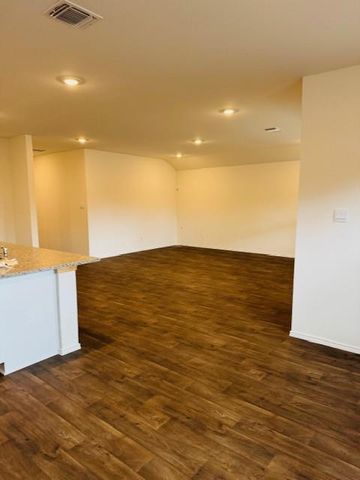 645 Ebbsfleet DR, Uhland, TX 78640