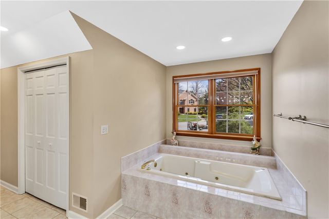 9007 Hampshire Ct, Mccandless, PA 15237