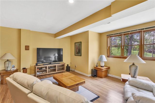 9007 Hampshire Ct, Mccandless, PA 15237