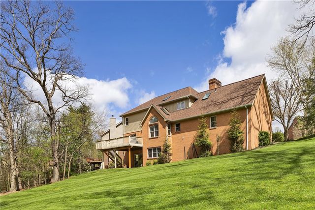 9007 Hampshire Ct, Mccandless, PA 15237