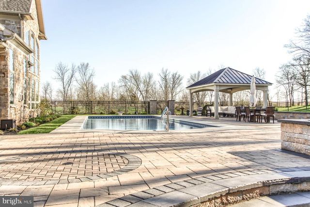 5683 GINGRICH RD, Hershey, PA 17033