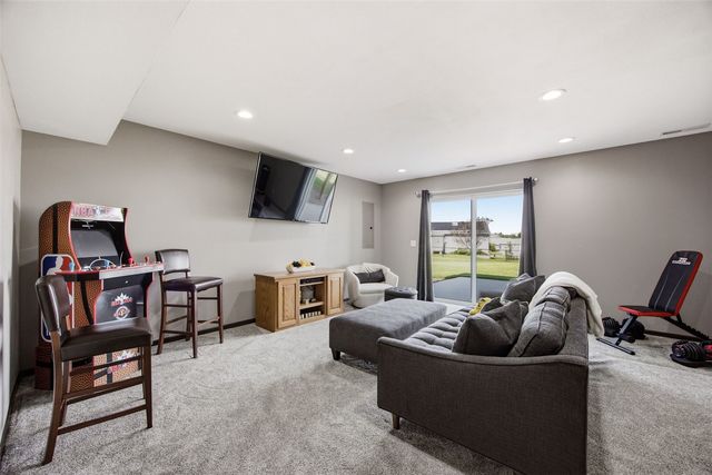1822 Wycliffe Court SW, Cedar Rapids, IA 52404