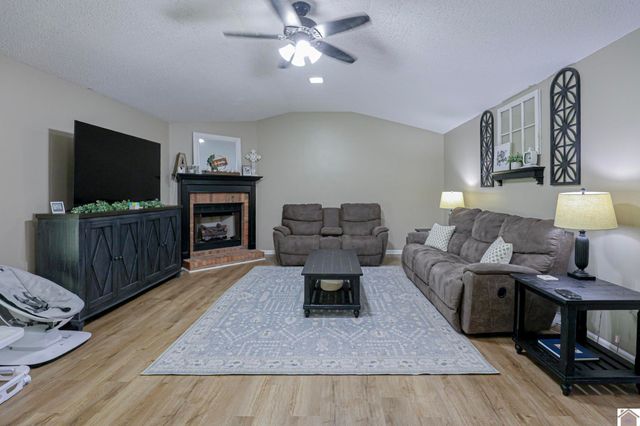 4055 Lovelaceville Road, Paducah, KY 42001