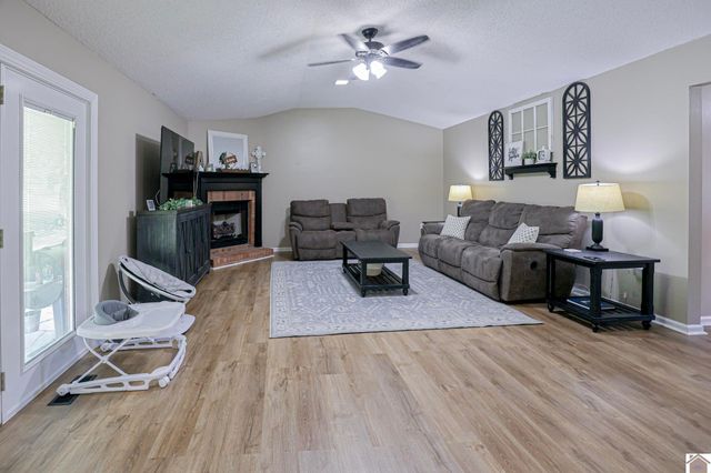 4055 Lovelaceville Road, Paducah, KY 42001