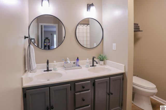 4055 Lovelaceville Road, Paducah, KY 42001