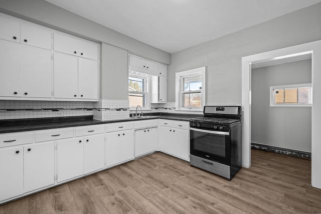 1577 31st Avenue, Moline, IL 61265