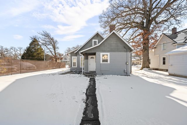 1577 31st Avenue, Moline, IL 61265