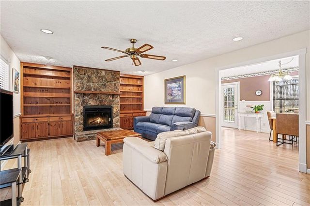 243 Sabrina Court, Woodstock, GA 30188