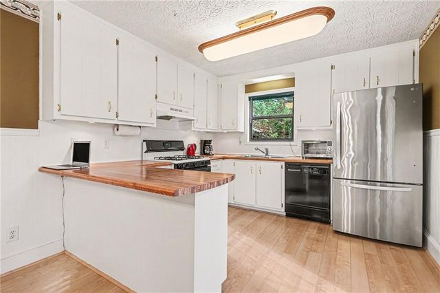 243 Sabrina Court, Woodstock, GA 30188