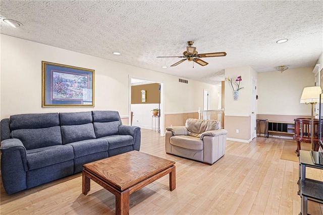 243 Sabrina Court, Woodstock, GA 30188