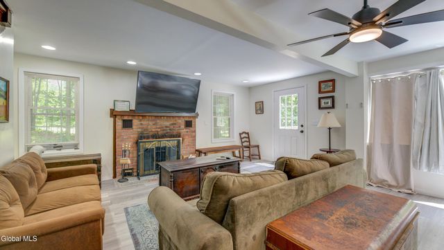 107 Adirondack Terrace, Northampton, NY 12134