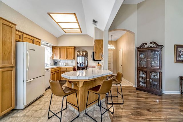 8278 N Sharon Avenue, Fresno, CA 93720