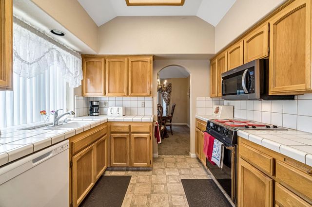 8278 N Sharon Avenue, Fresno, CA 93720