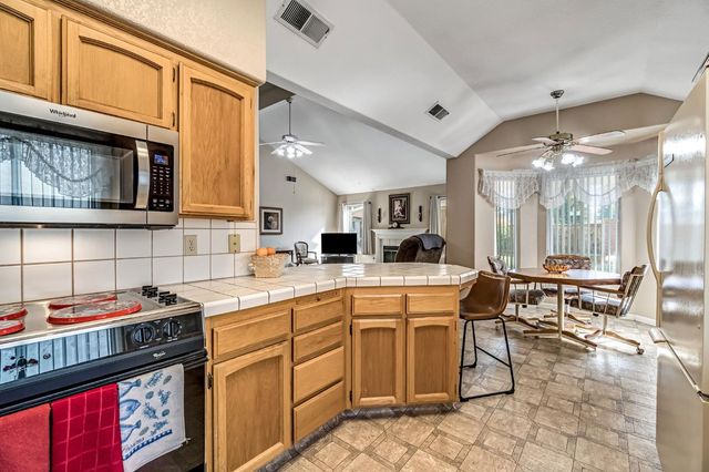 8278 N Sharon Avenue, Fresno, CA 93720