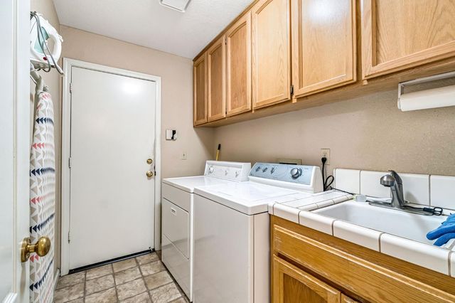 8278 N Sharon Avenue, Fresno, CA 93720