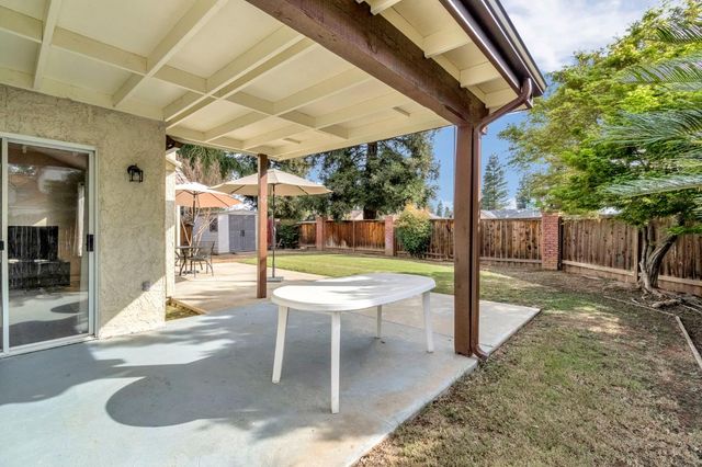 8278 N Sharon Avenue, Fresno, CA 93720