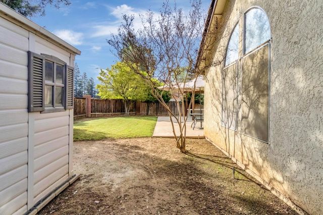 8278 N Sharon Avenue, Fresno, CA 93720