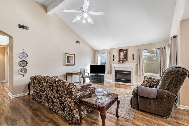 8278 N Sharon Avenue, Fresno, CA 93720