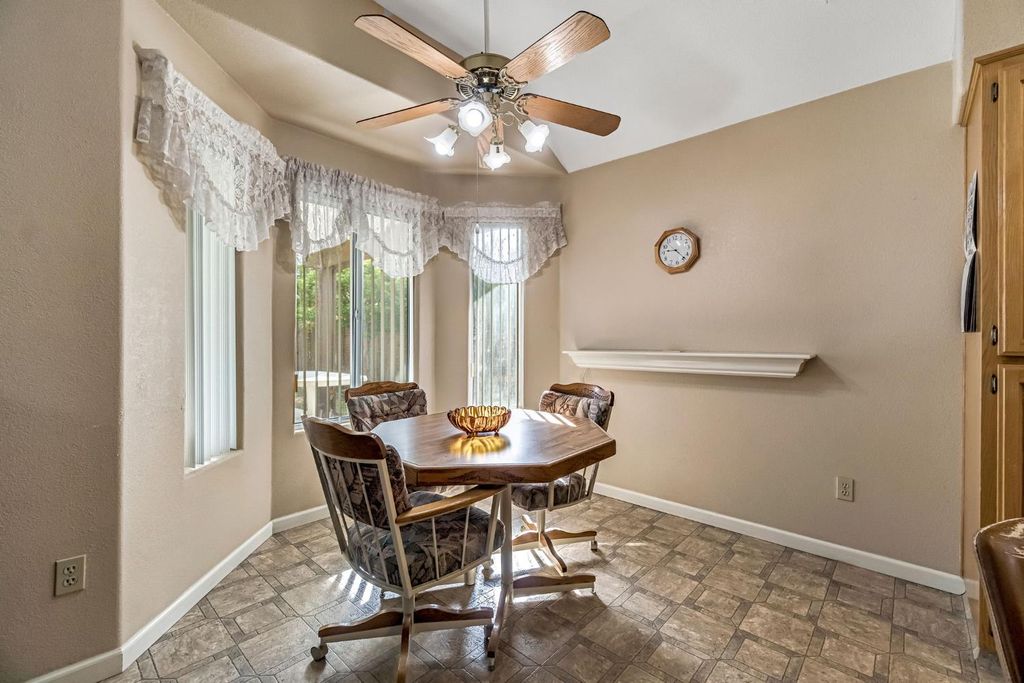 Image 10 of property listing at 8278 N Sharon Avenue, Fresno, CA 93720