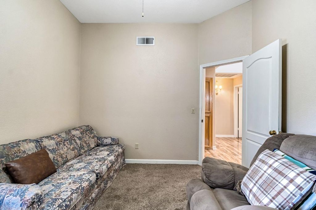 Image 21 of property listing at 8278 N Sharon Avenue, Fresno, CA 93720