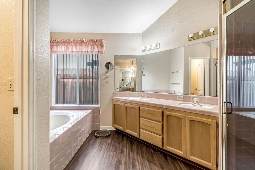 Image 29 of property listing at 8278 N Sharon Avenue, Fresno, CA 93720