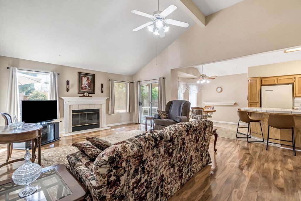 Image 8 of property listing at 8278 N Sharon Avenue, Fresno, CA 93720