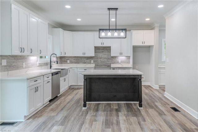 7673 Riverwatch DR, Gloucester, VA 23061