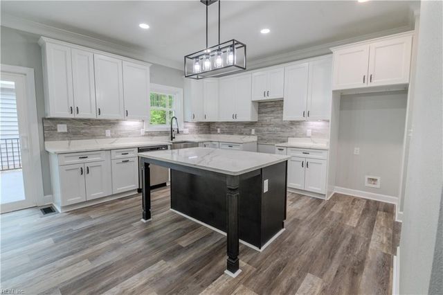 7673 Riverwatch DR, Gloucester, VA 23061