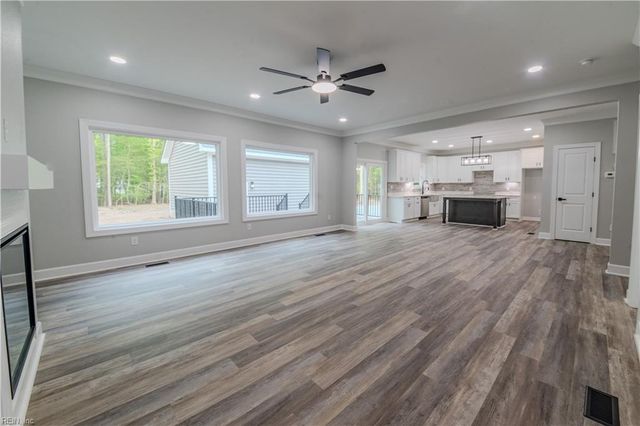 7673 Riverwatch DR, Gloucester, VA 23061