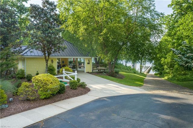 7673 Riverwatch DR, Gloucester, VA 23061