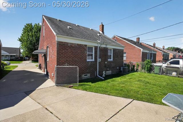 12996 Callender Street, Southgate, MI 48195
