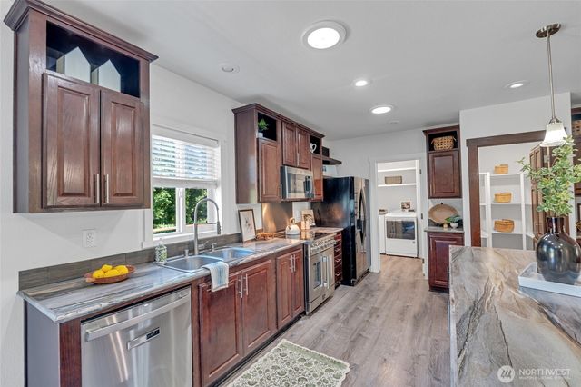 9889 Sportsman Club Road NE, Bainbridge Island, WA 98110