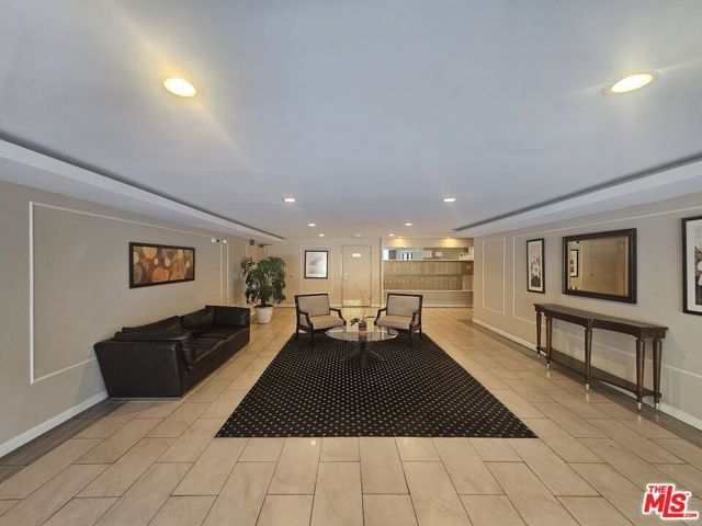 8568 Burton Way 206, Los Angeles, CA 90048