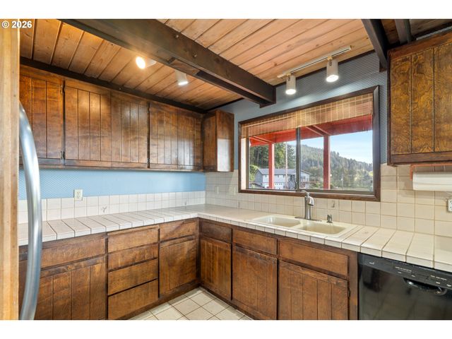 9660 SOLLIE SMITH Rd, Tillamook, OR 97141