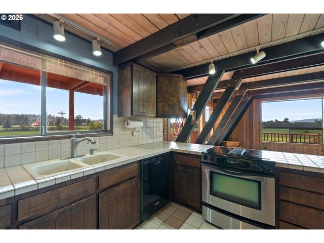 9660 SOLLIE SMITH Rd, Tillamook, OR 97141