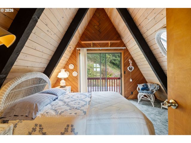 9660 SOLLIE SMITH Rd, Tillamook, OR 97141