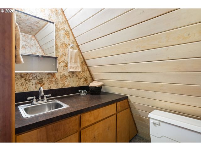 9660 SOLLIE SMITH Rd, Tillamook, OR 97141