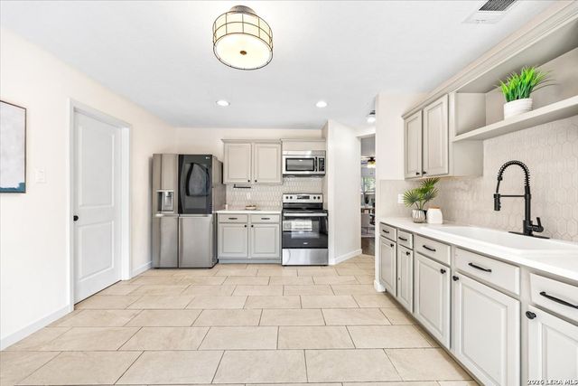 9578 Coolbrook, San Antonio, TX 78250
