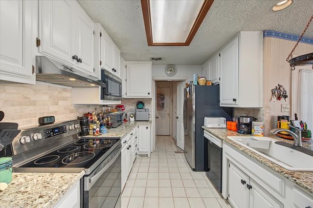 1300 Oak Harbor Boulevard, Azle, TX 76020