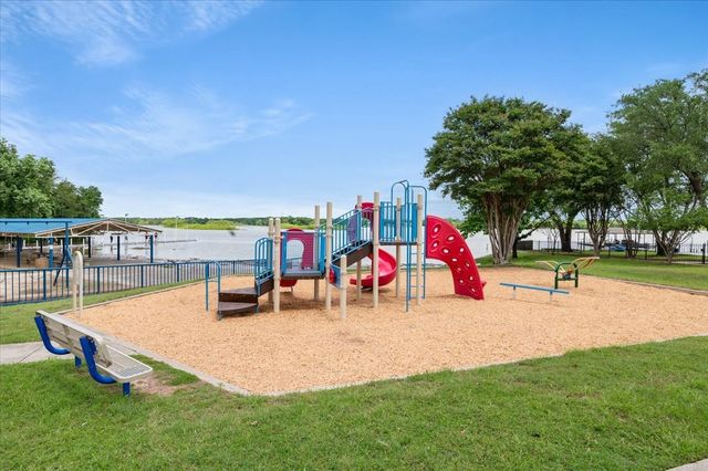 1300 Oak Harbor Boulevard, Azle, TX 76020